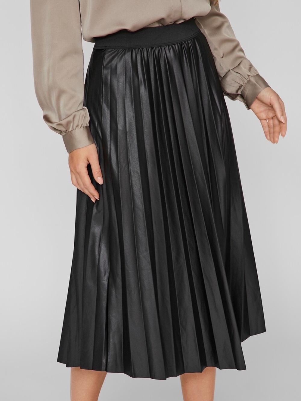NWT Women's Black Pleated Faux Leather Midi Skirt